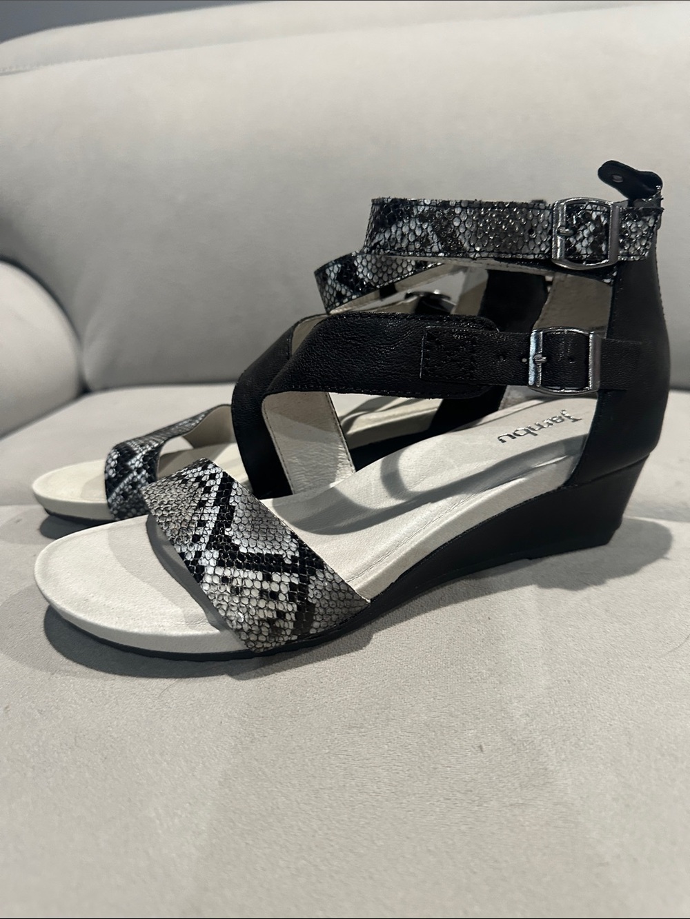 Jambu Capri leather wedge sandal- new in box